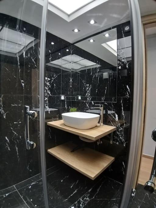 Apartament Urban House Aiolou Ateny Zewnętrze zdjęcie